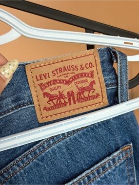Levi’s Low Pro Straight Jeans Size 28 Distressed Mid Rise Relaxed Fit 90s Style